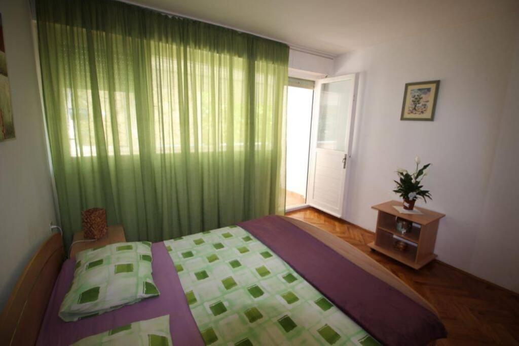 Old City/beach 13 Minutes Away, Parking, For 4
