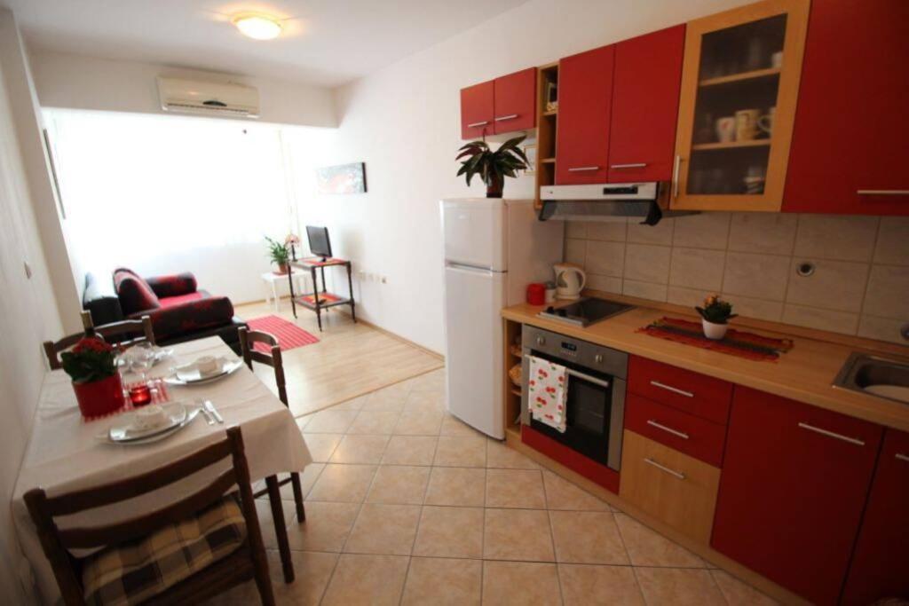 Old City/beach 13 Minutes Away, Parking, For 4 Apartment *