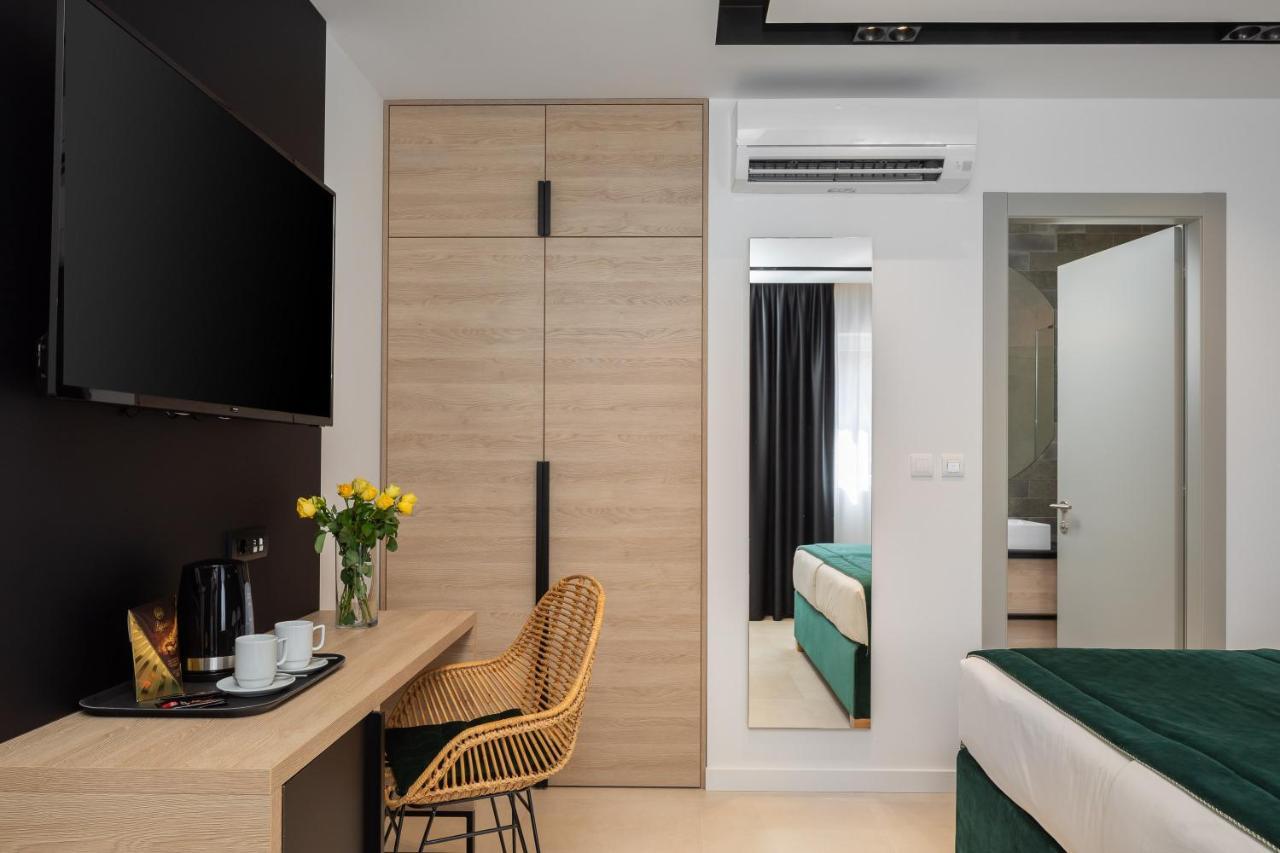 Luxury Unicus I, Ii, Iv