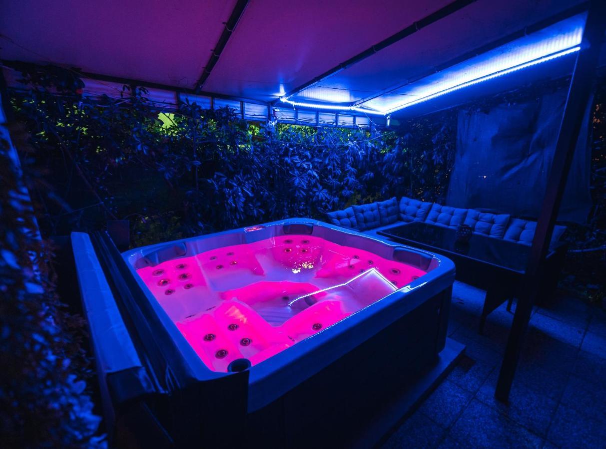Johnny Croatia With Hot Tub Split