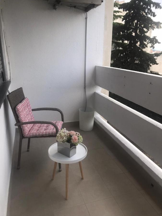 2 Bedroom Apartment/parking/market Apartment Split