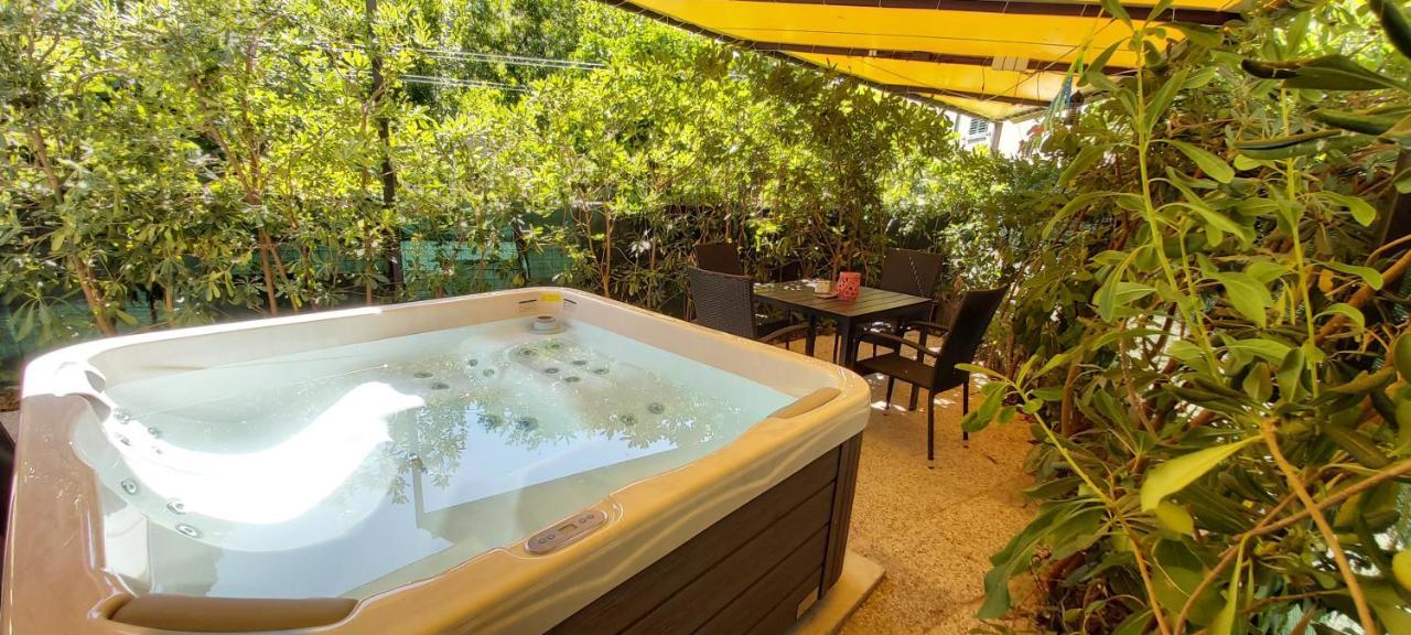 Appartement Johnny Croatia With Hot Tub Split