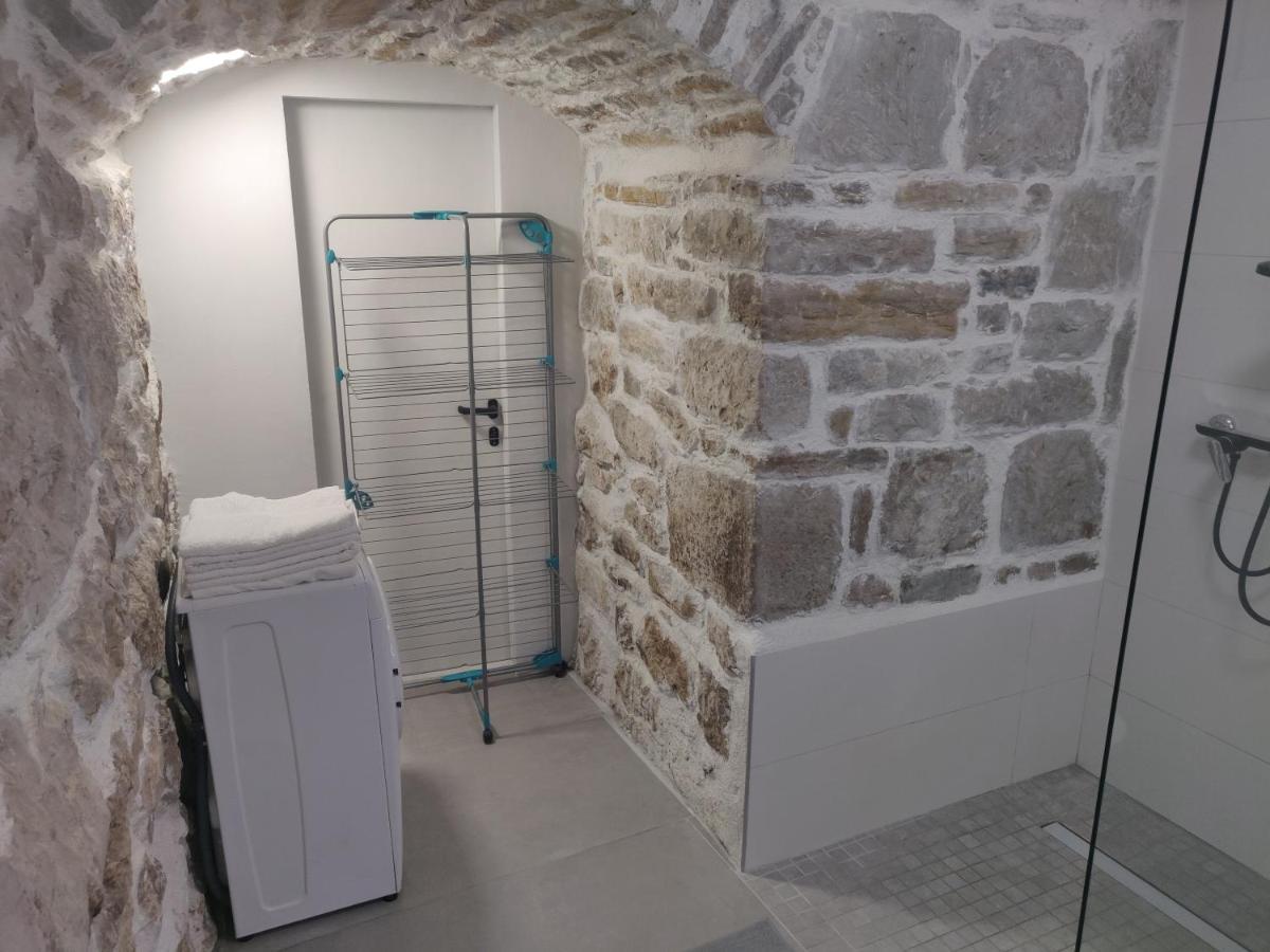 Apartment Stone Split
