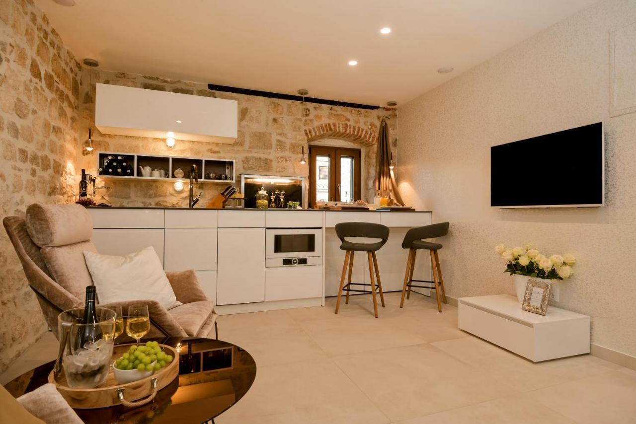 Apartment Luxury Studio Eminence In The Old Center Of On Pjaca Square *