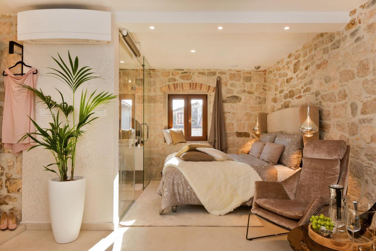 Luxury Studio Eminence In The Old Center Of On Pjaca Square Apartment Split