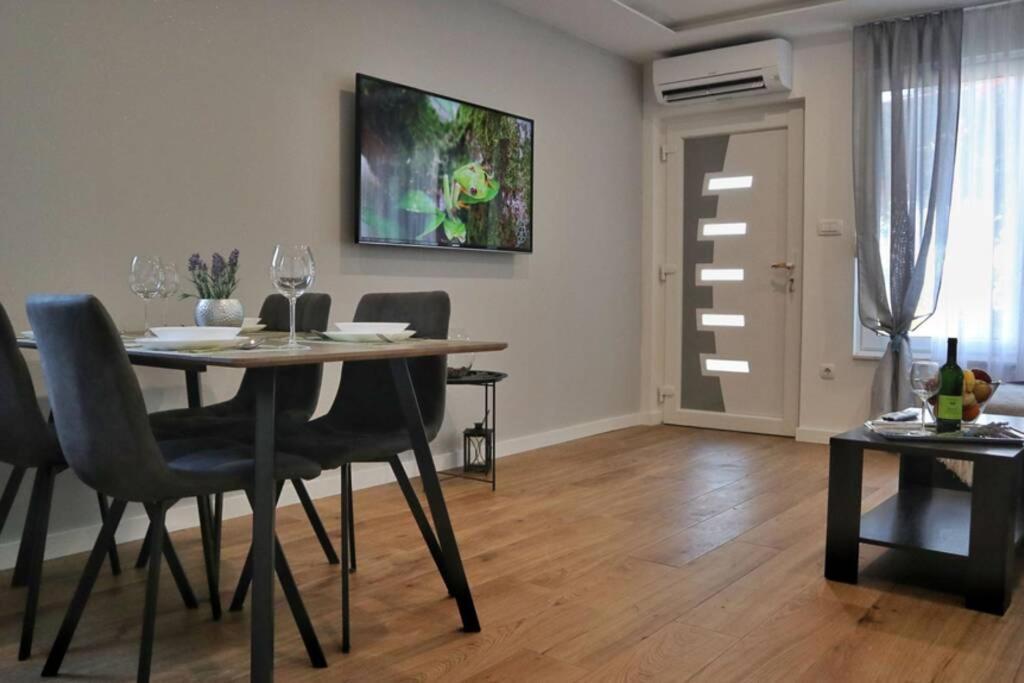 Apartment Luxury Dim Split