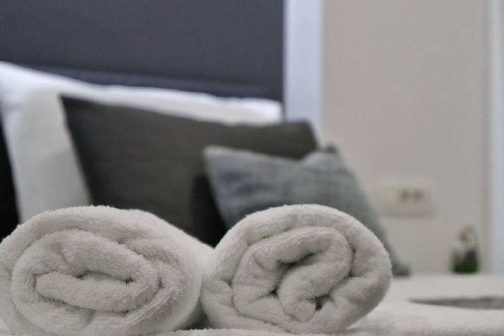 Luxury Dim Apartment Split