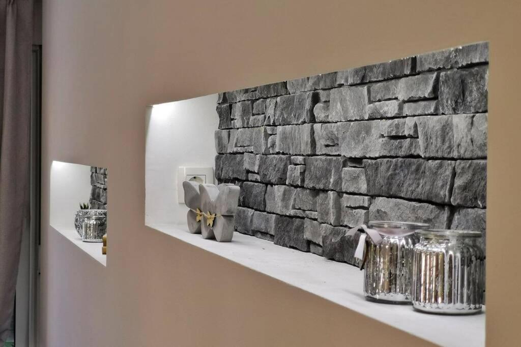Luxury Dim Apartment Split