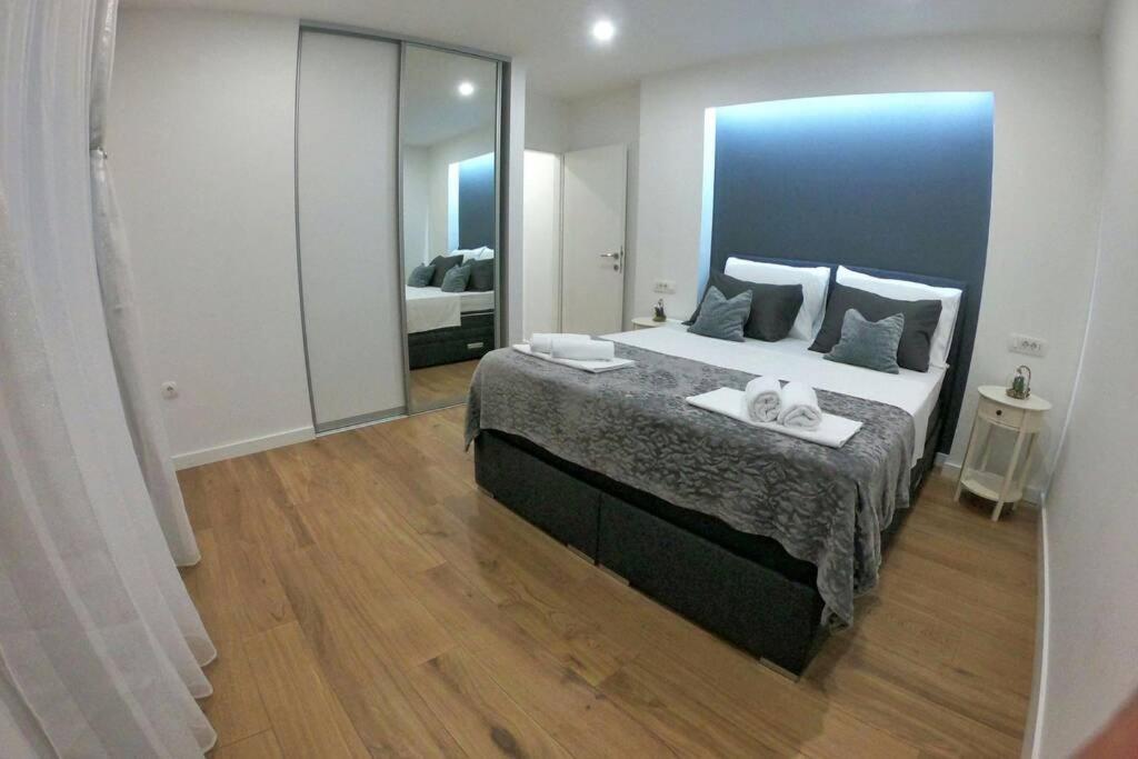 Luxury Dim Apartment