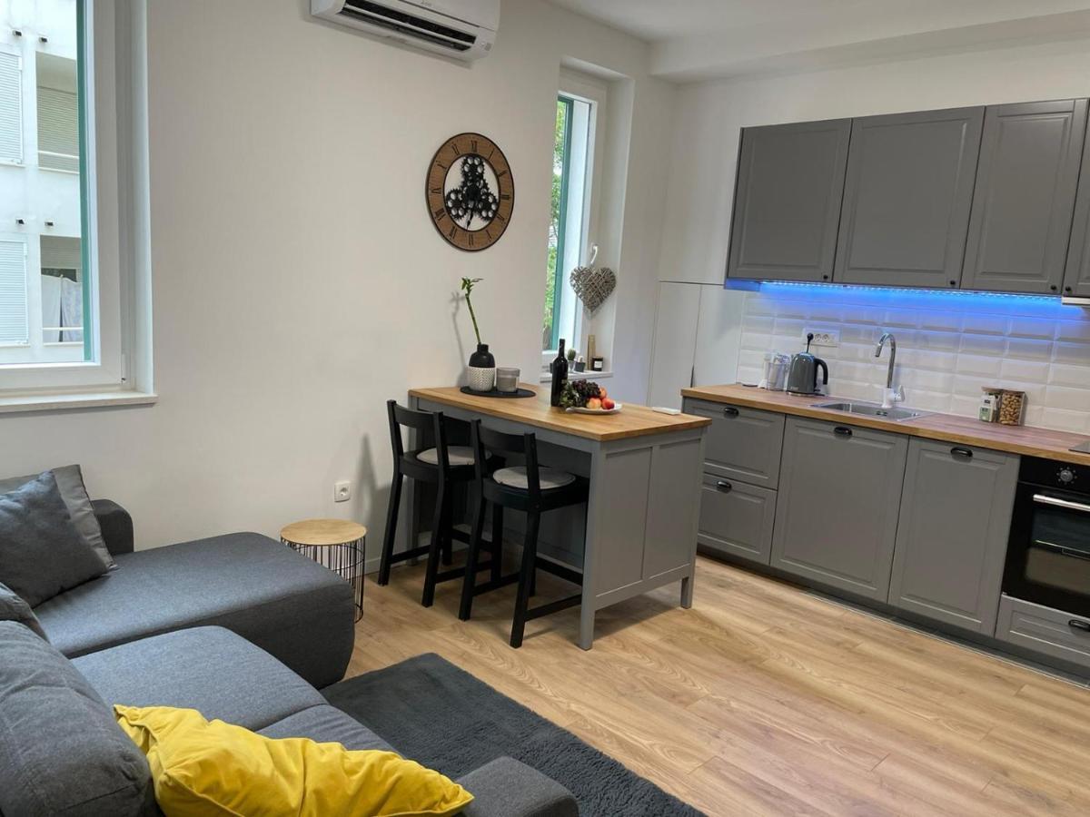 In Center 2 Apartment Split