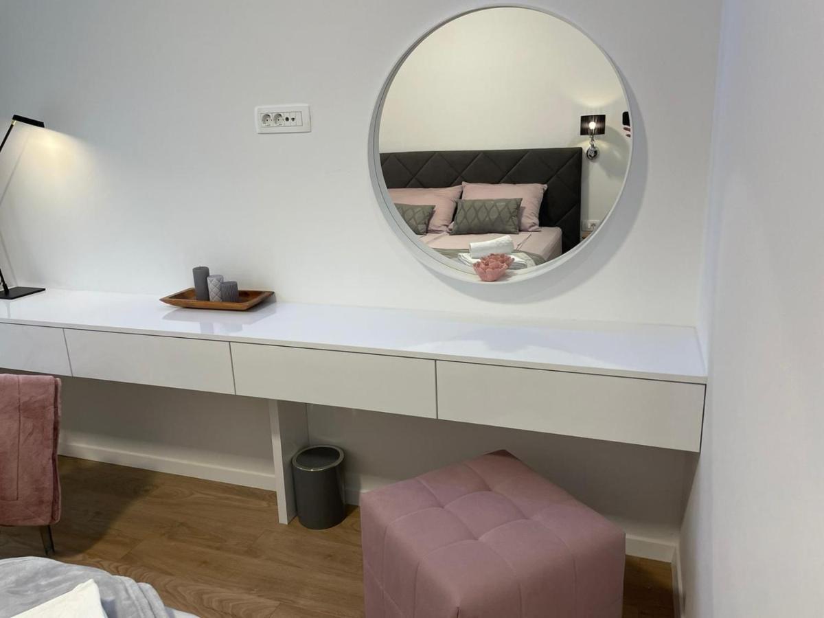 In The Center Apartment Split