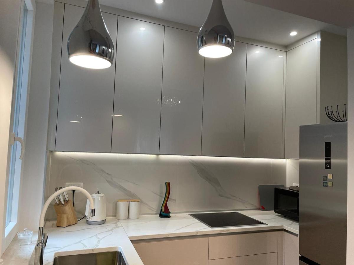 Apartment In The Center Split