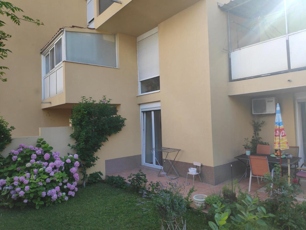 Spacious With Big Garden Near Apartment *