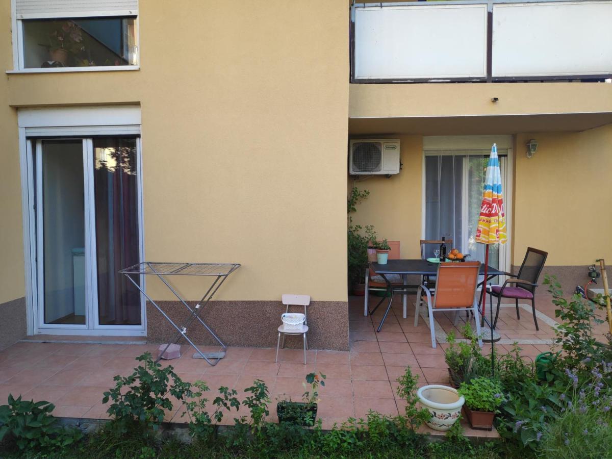 Spacious With Big Garden Near Apartment Split
