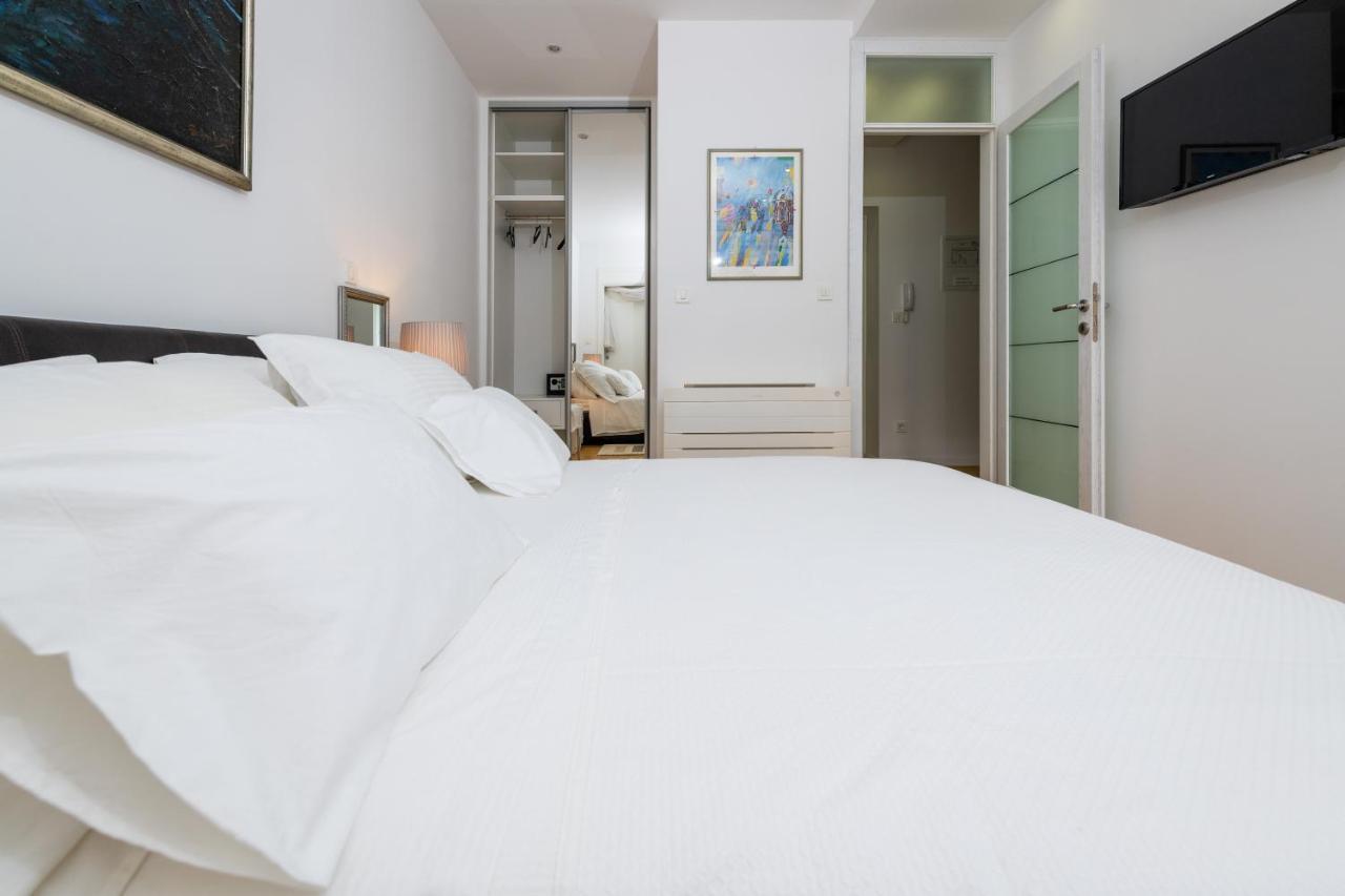 Luxury Set Apartment Split