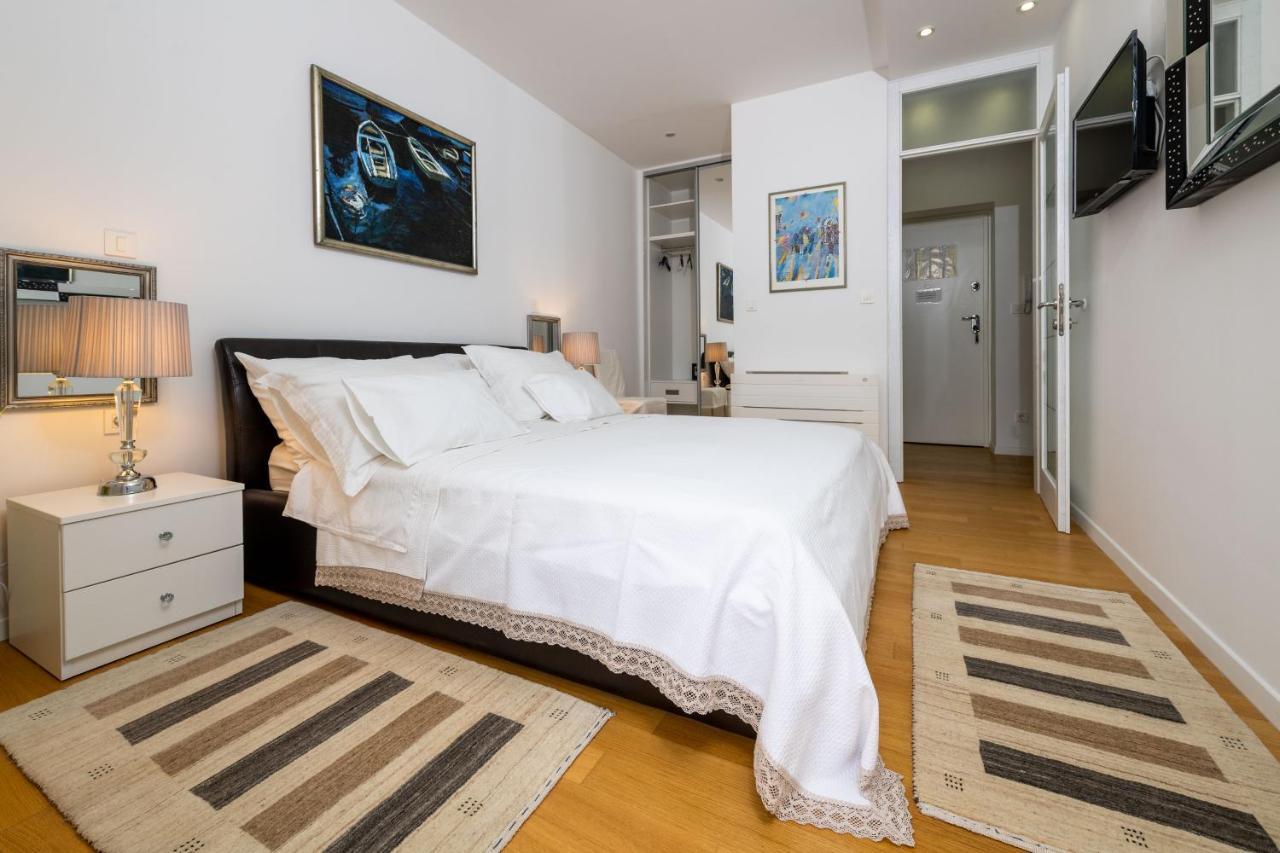 Luxury Set Apartment Split