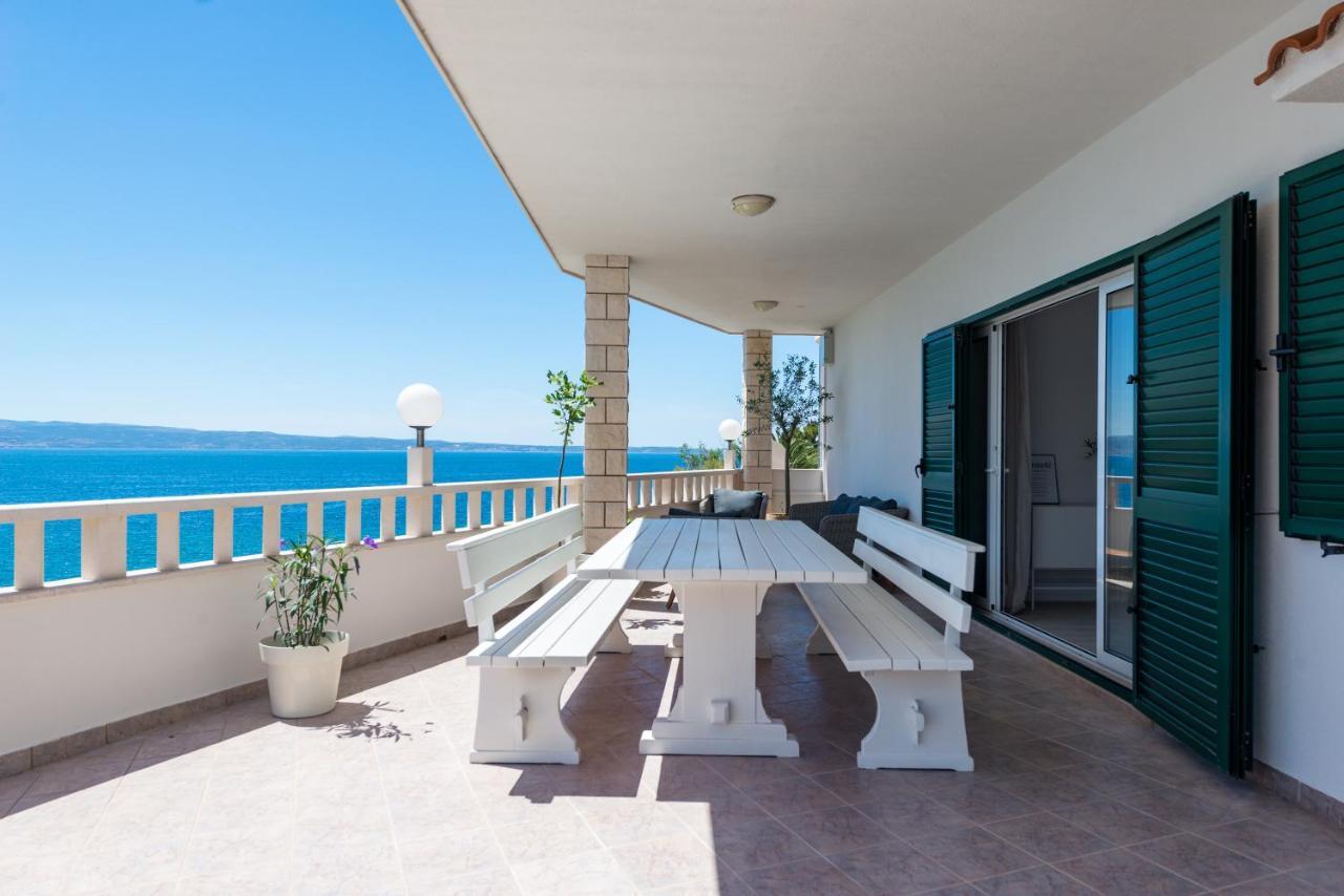 Beachfront Apartman *