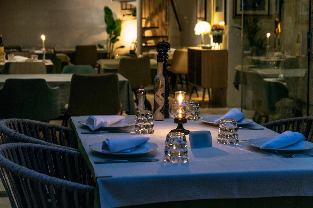 Leonis Restaurant & Split