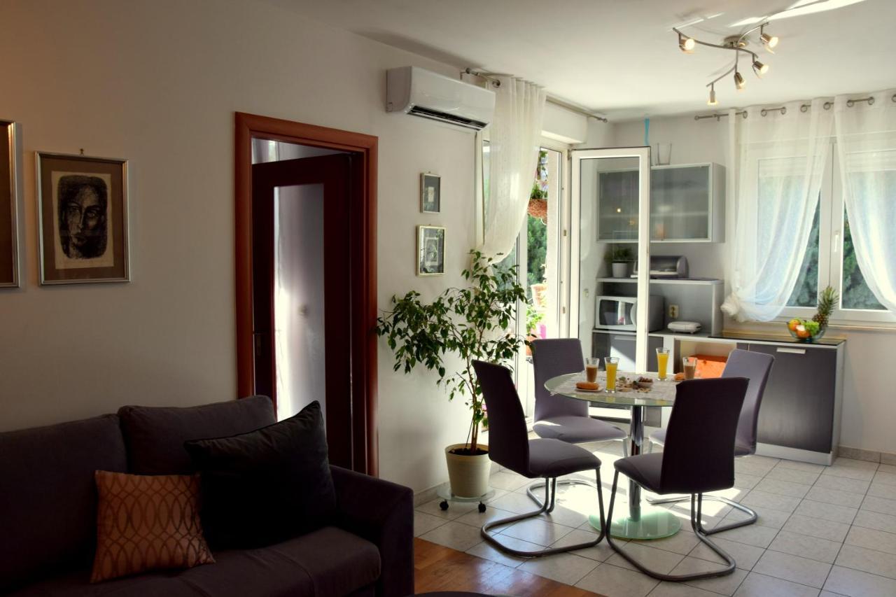 Marimar, Beachfront 1st Row Apartman Split