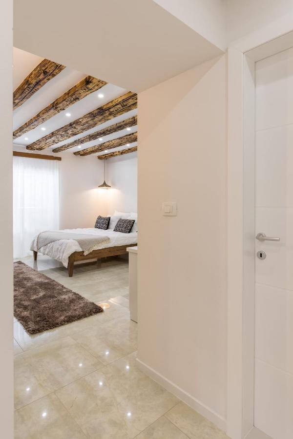 Hani Luxury Split