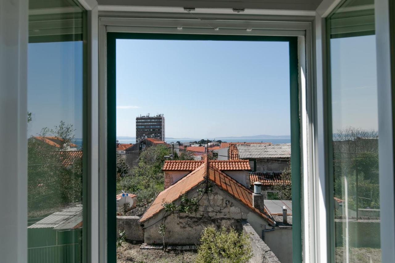 Lana - David, Center Of Apartment Split