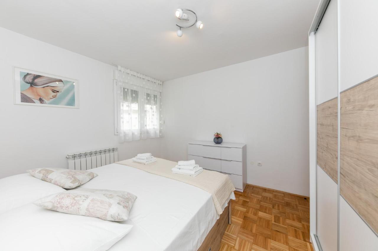 Apartment For 2, Balcony, Wi-Fi, Public Parking, Private Entrance, Self Check In *
