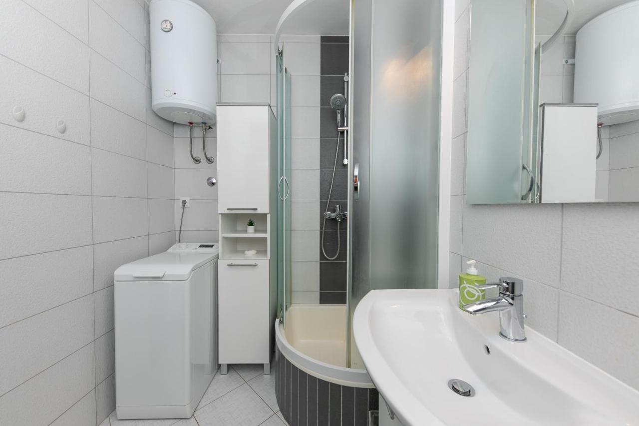 Apartman Apartment For 2, Balcony, Wi-Fi, Public Parking, Private Entrance, Self Check In