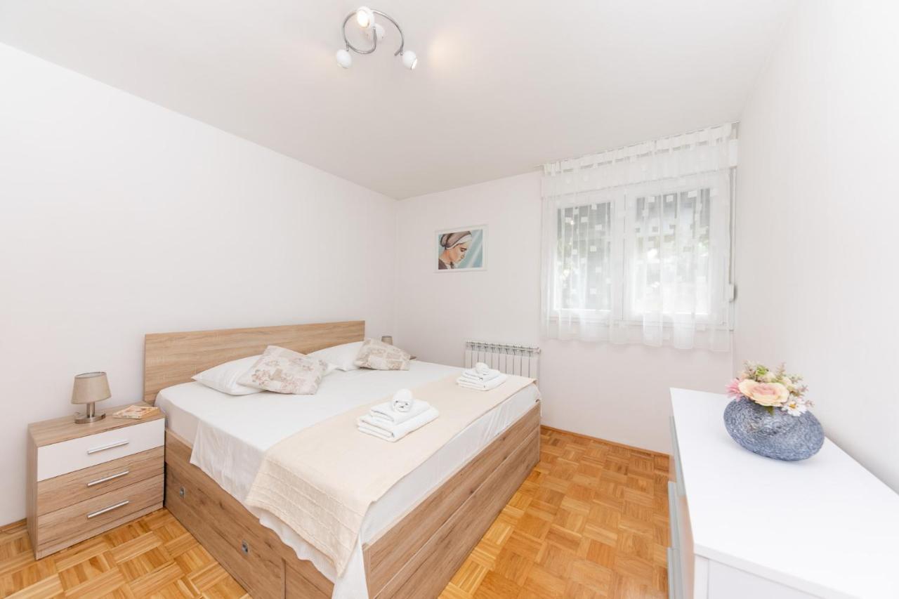 Apartman Apartment For 2, Balcony, Wi-Fi, Public Parking, Private Entrance, Self Check In