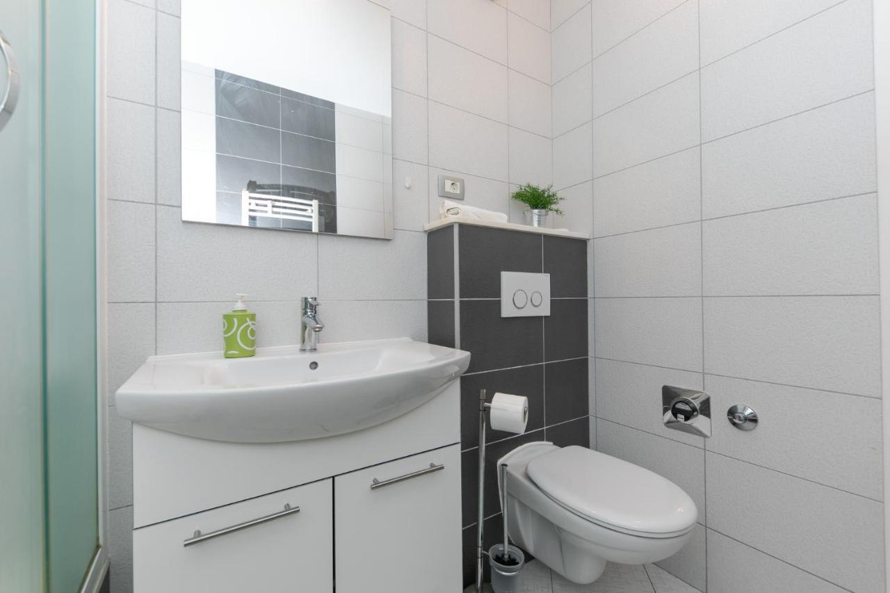 Apartman Apartment For 2, Balcony, Wi-Fi, Public Parking, Private Entrance, Self Check In