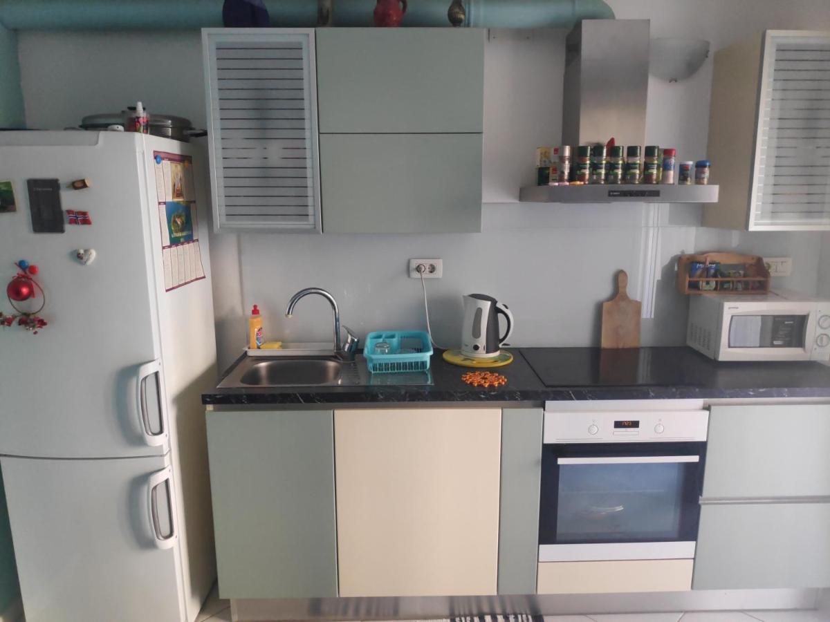 Spacious With Big Garden Near Apartment *