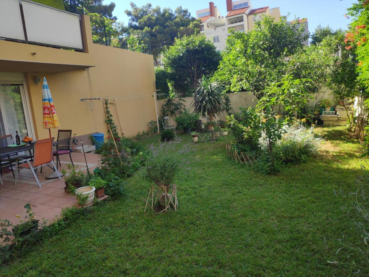 Spacious With Big Garden Near *