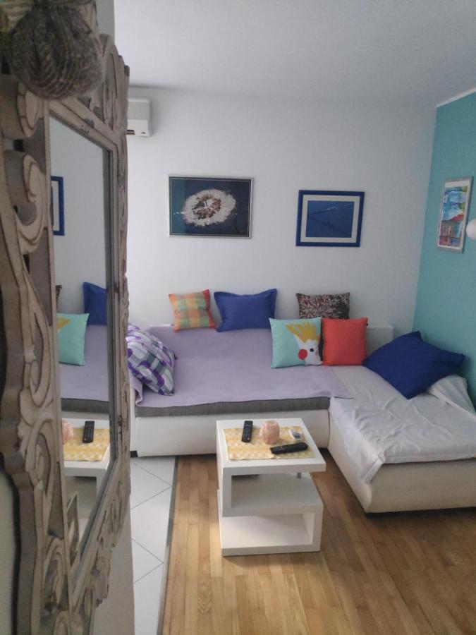 Spacious With Big Garden Near Apartment Split
