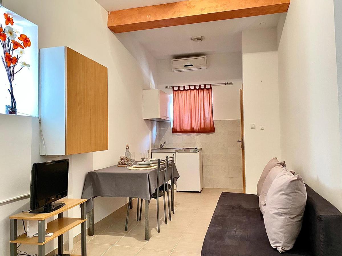 Helen Apartment *