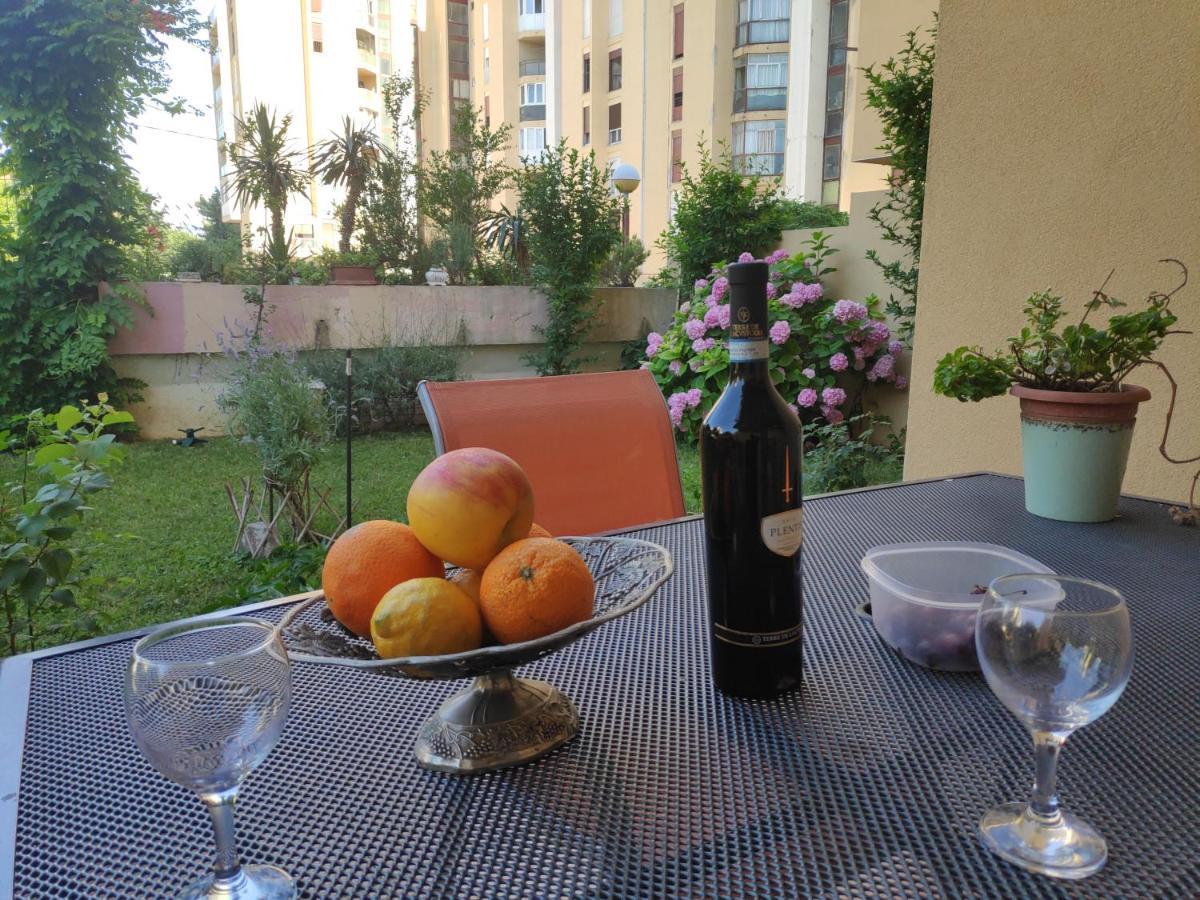 Spacious With Big Garden Near Apartment