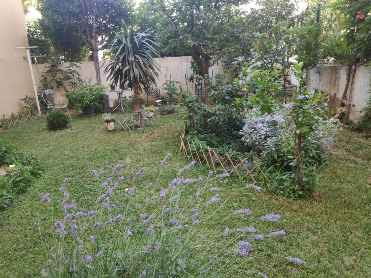 Apartment Spacious With Big Garden Near