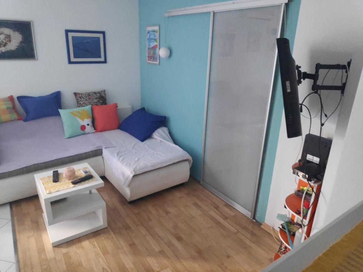 Spacious With Big Garden Near Apartment *