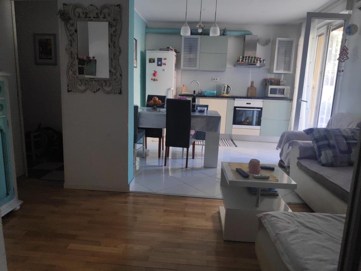 Spacious With Big Garden Near Apartment *