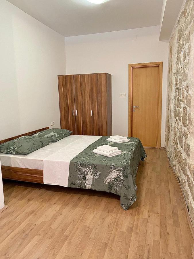 Helen Apartment *