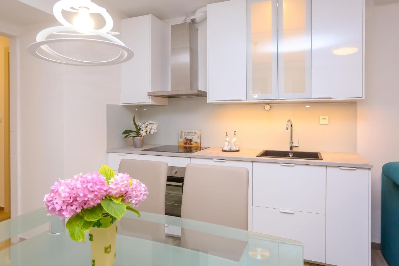 Apartment Dvor Split
