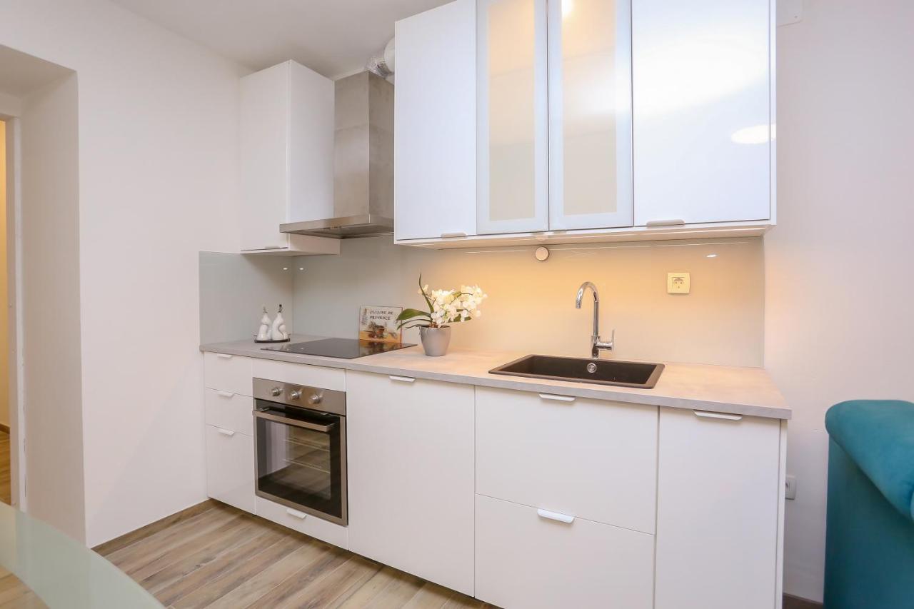 Apartment Dvor *