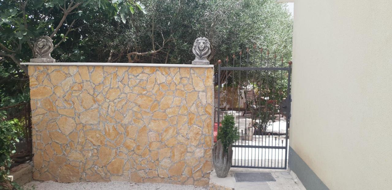Apartment Paradiso