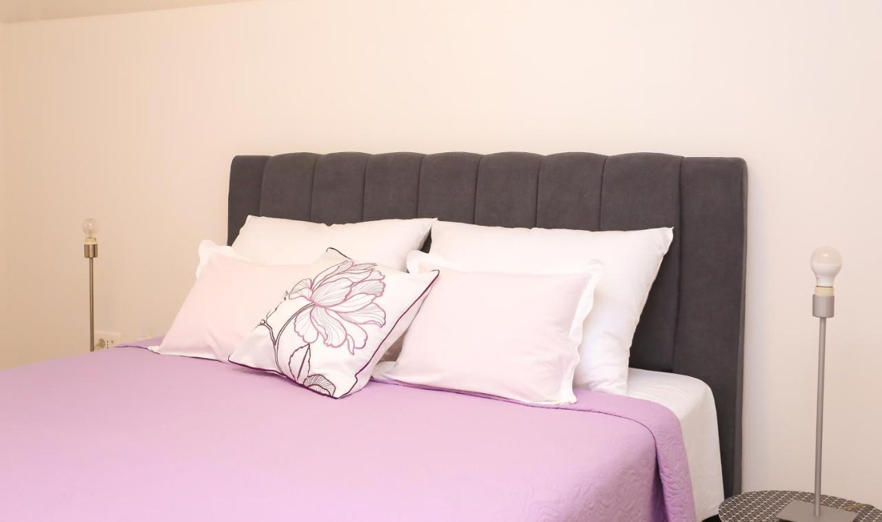 Apartment Dvor Split