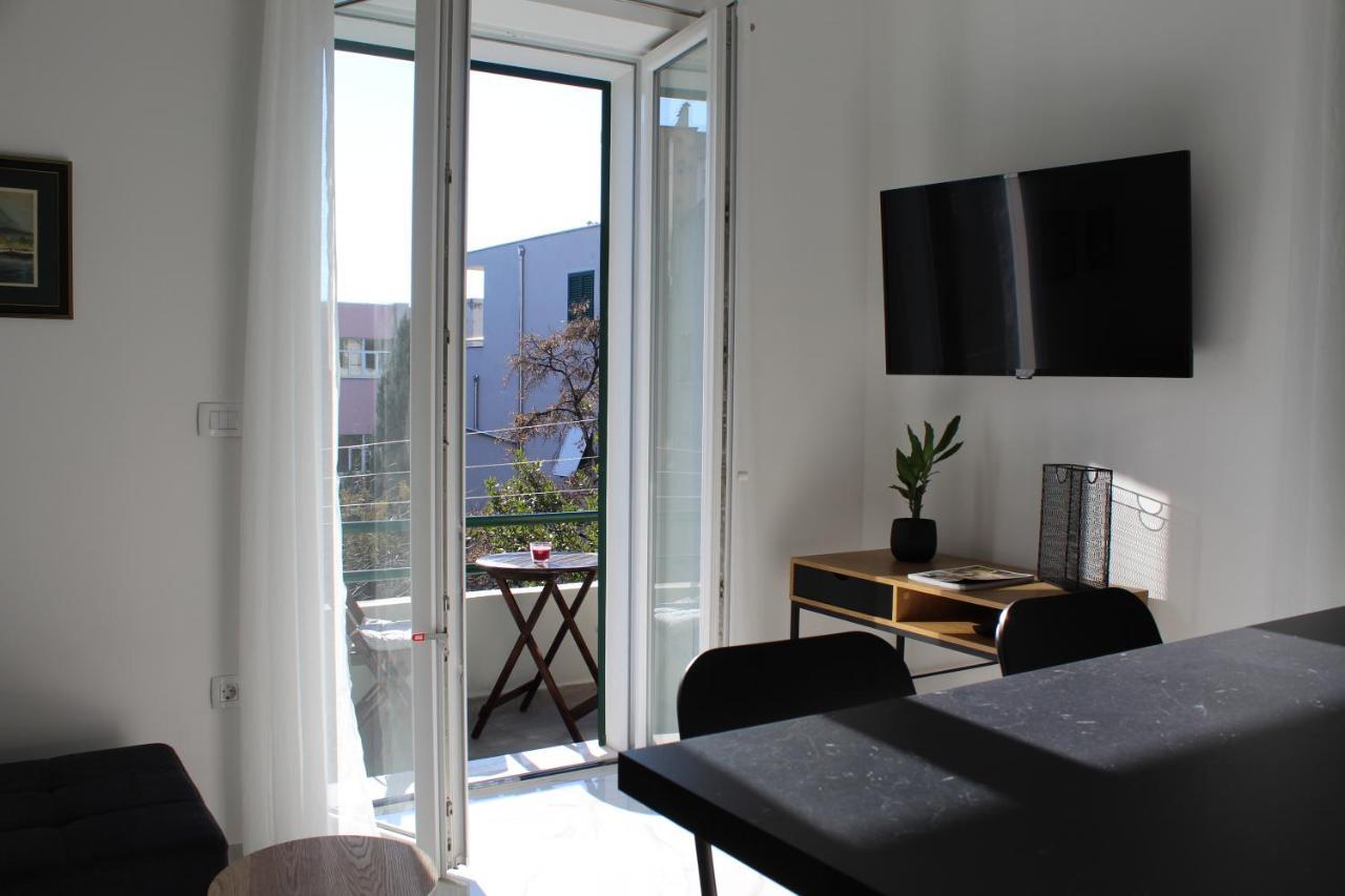Apartment The Site Split