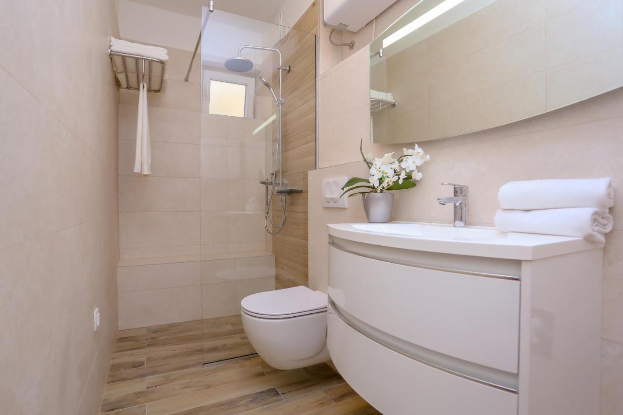 Apartment Dvor Split