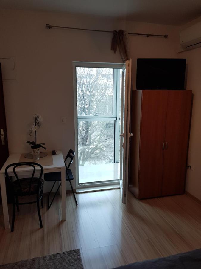 Mario Apartment Split