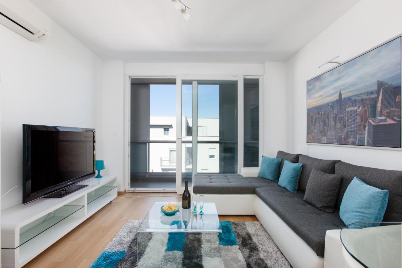 Apartment Blue Pearl *