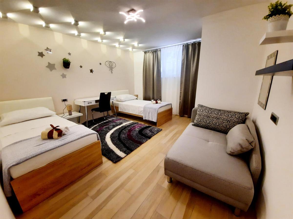 Symphony Garden: Modern, New Apartment *