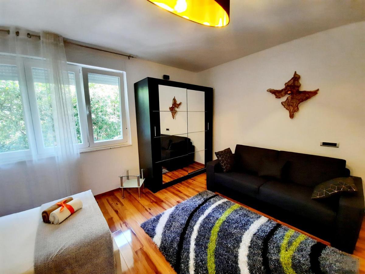 Symphony Veranda: Modern, New Apartamento Split