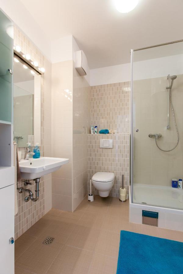 Blue Pearl Apartment Split