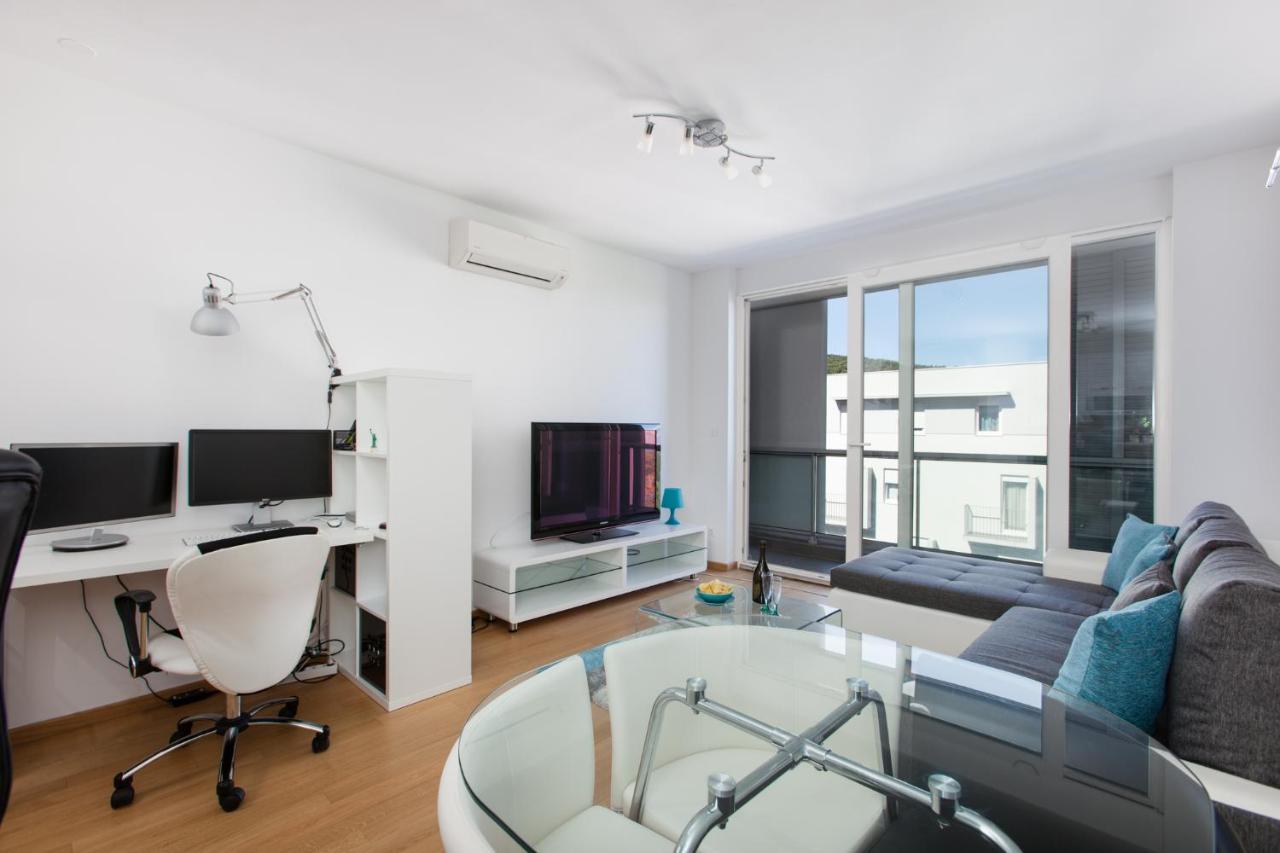 Apartment Blue Pearl